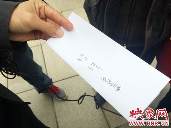 經(jīng)過初步測量，河南省人民會堂主樓的違法廣告牌面積為910平米。