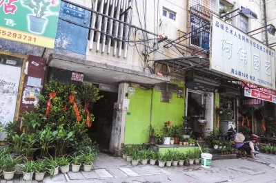 今年8月，當年于英生妻子被殺案發(fā)生地——蚌埠市南山路一處臨街一樓的三室一廳——目前已經(jīng)成為一個花店。