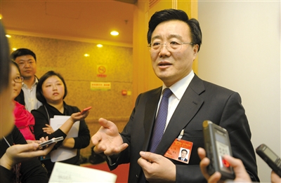 昨日，在十四屆人大二次會議順義代表團全團審議后，北京市人大代表、北京市常務副市長李士祥接受記者提問。新京報記者 浦峰 攝