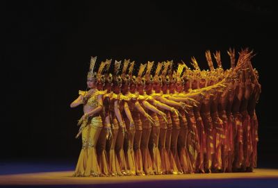 在歡迎晚宴上，上演經(jīng)典節(jié)目千手觀音。新華社發(fā)