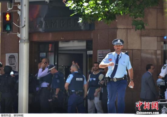發(fā)生人質(zhì)劫持的咖啡屋位于馬丁廣場(chǎng)，是悉尼市最為繁忙的中央商業(yè)區(qū)。