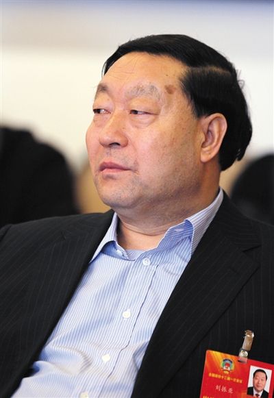 政協(xié)委員、國家電網(wǎng)公司董事長劉振亞說，原來其工資超過100萬，現(xiàn)在他是公司里降薪最多的。圖/CFP