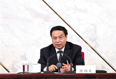 　全國政協(xié)委員、中央農(nóng)村工作領(lǐng)導(dǎo)小組副組長(zhǎng)陳錫文。