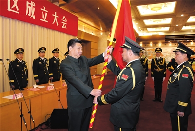 習近平將軍旗授予北部戰區司令員宋普選、政治委員褚益民。