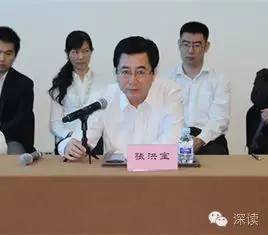 在天津紀(jì)委對王富強(qiáng)的通報中指出，王富強(qiáng)從“聽黨的話，永遠(yuǎn)跟黨走，做讓黨放心的人”這一初心出發(fā)，吃過苦、流過汗，曾為天津港保稅區(qū)的建設(shè)和發(fā)展、為天津市招商引資工作作出過貢獻(xiàn)。貢獻(xiàn)被認(rèn)可、贊譽(yù)，其驕傲自滿情緒漸生，覺得