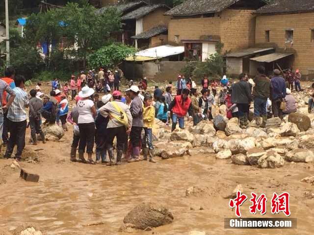 7月28日,云南省保山市隆陽區(qū)瓦房鄉(xiāng)喜坪村上坪小組發(fā)生山洪災(zāi)害,造成3戶人家9人被沖走。