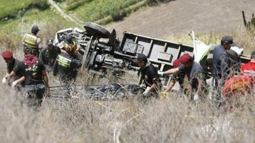 秘魯南部一客車墜落山谷，至少25人死亡網(wǎng)頁(yè)截圖