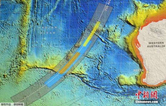資料圖：當地時間2014年6月26日，澳大利亞聯合調查中心公布MH370新搜尋區，橙色區域是優先級最