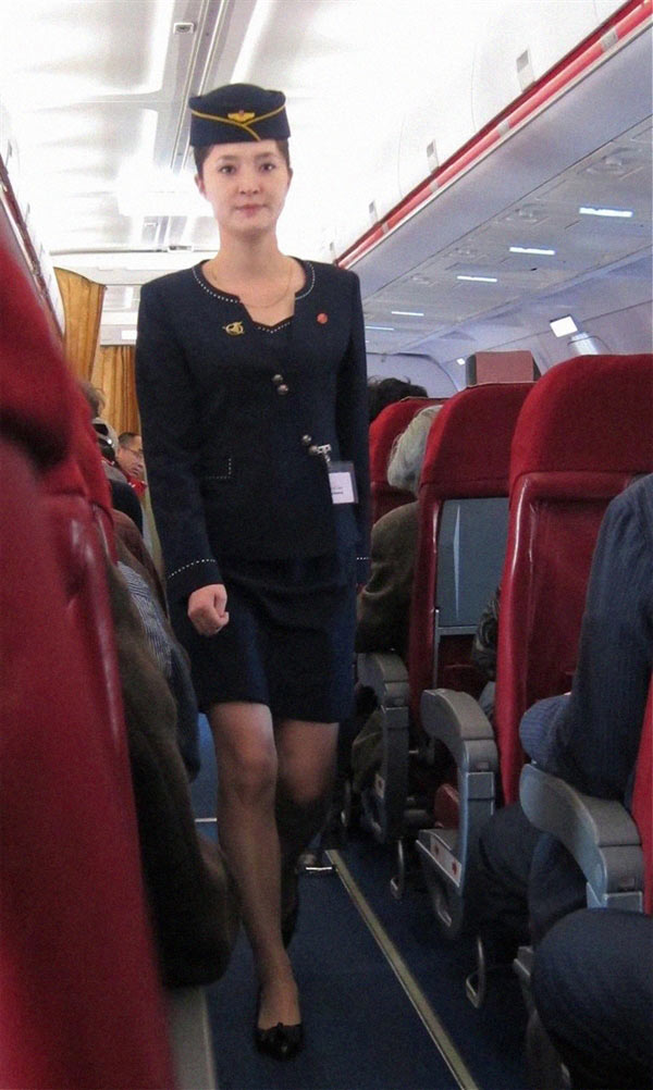 朝鮮領(lǐng)導(dǎo)人金正恩最近下令國(guó)營(yíng)高麗航空的女空服員改穿比較短、比較緊的裙子。