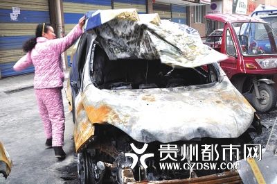 才跑8000公里的車(chē)被燒得不成樣子。