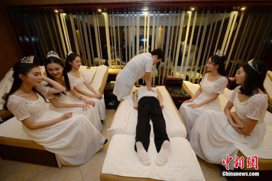 湖南十大?；w到足浴店學(xué)理療按摩(圖)