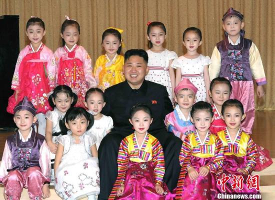 據(jù)朝中社5月30日報道，朝鮮勞動黨第一書記、朝鮮國防委員會第一委員長、朝鮮人民軍最高司令官金正恩在兒