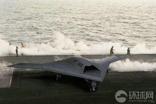 資料圖：X-47B無人機在林肯號航母上進行系統連接測試。