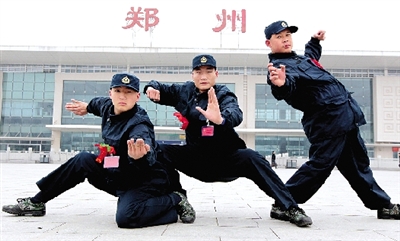昨日，即將入伍的少林高手們啟程前合影留念