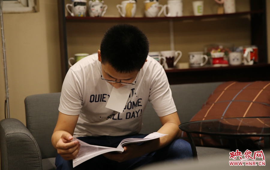楊栗，22歲，某大學大三學生：喜歡這種看書的環境。